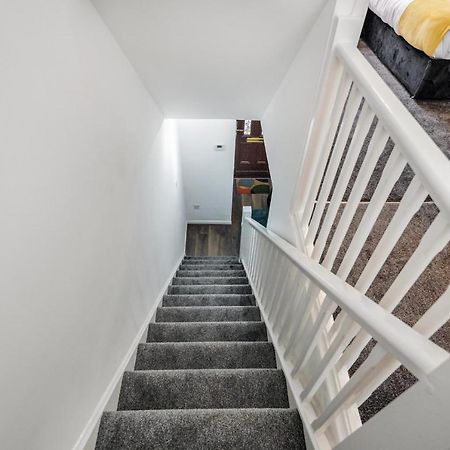Lovely House In Dagenham / Barking With Free Parking, Wifi & Garden Zewnętrze zdjęcie